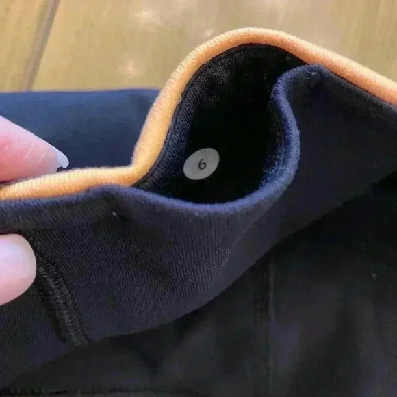 Lululemon Crop Leggings size 6 - Picture 8 of 10